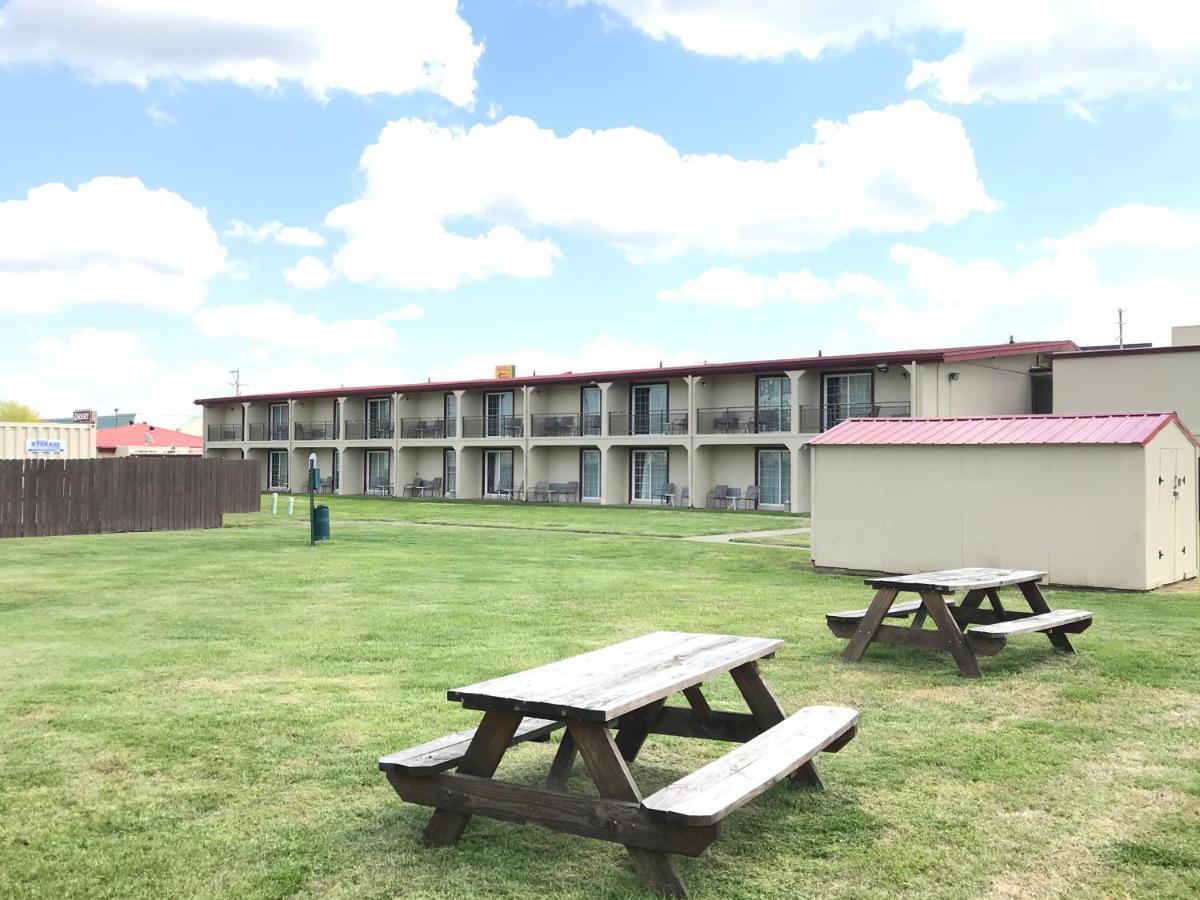 Days Inn By Wyndham Joplin Kültér fotó