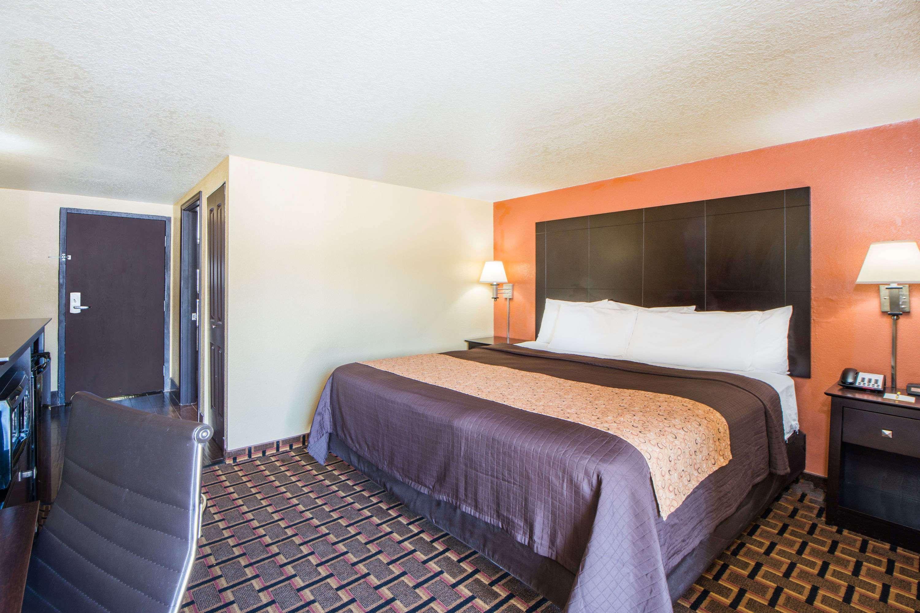 Days Inn By Wyndham Joplin Kültér fotó