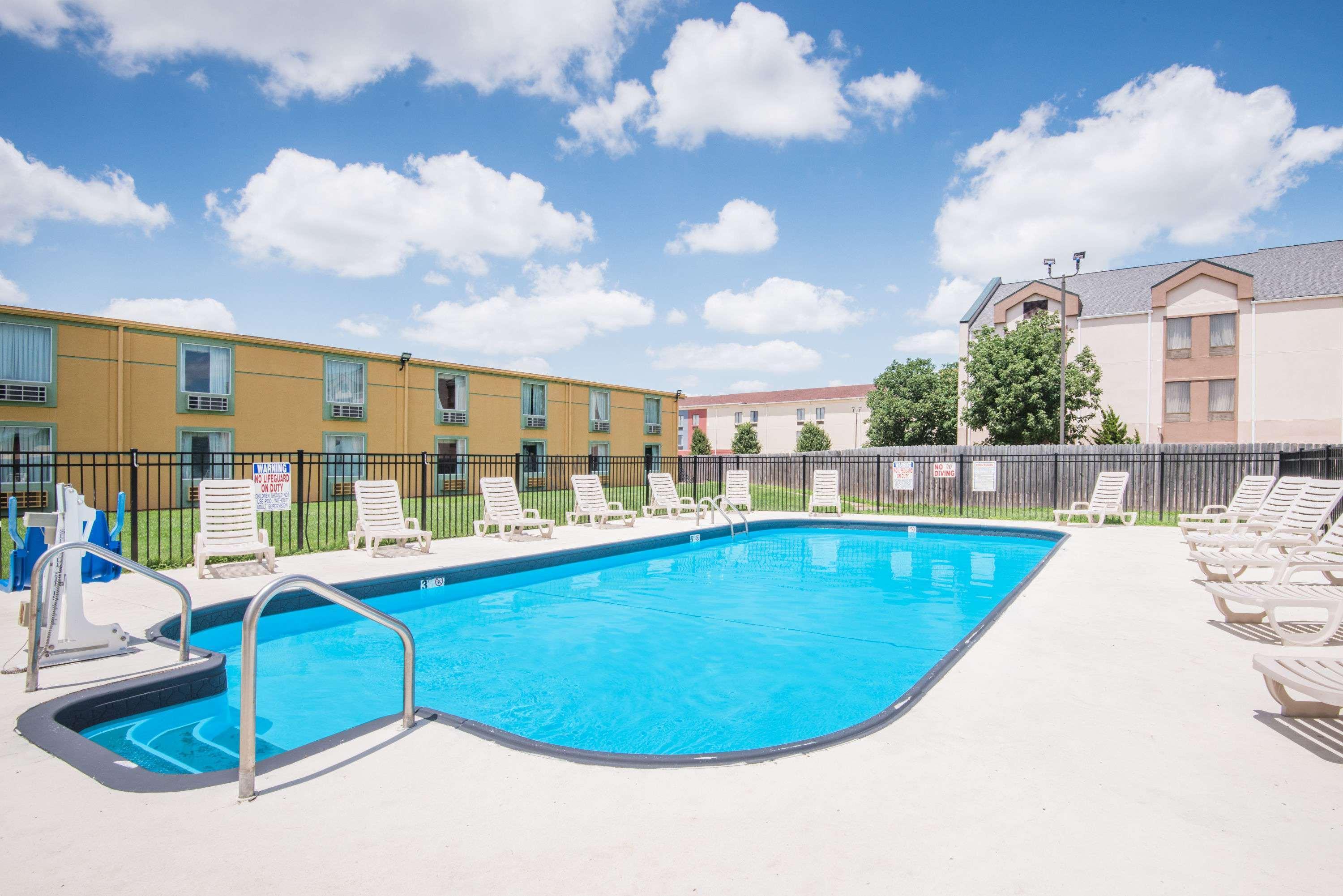 Days Inn By Wyndham Joplin Kültér fotó